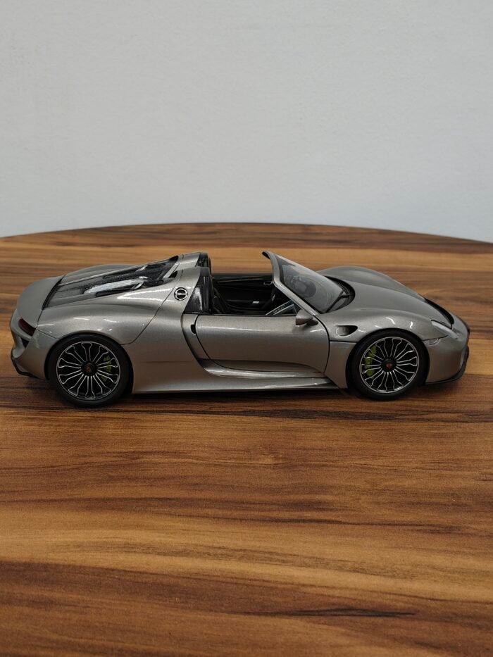 Porsche 918 Spyder (Silver) Scale 1/18 - Image 3