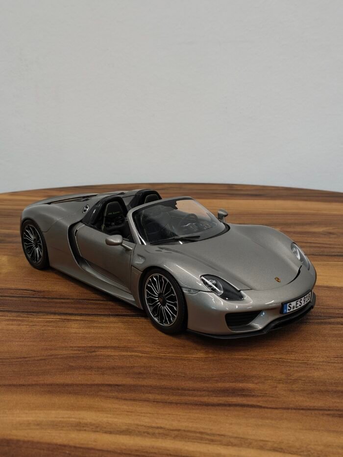 Porsche 918 Spyder (Silver) Scale 1/18 - Image 4