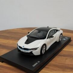 Bmw i8 (White) Scale 1/18