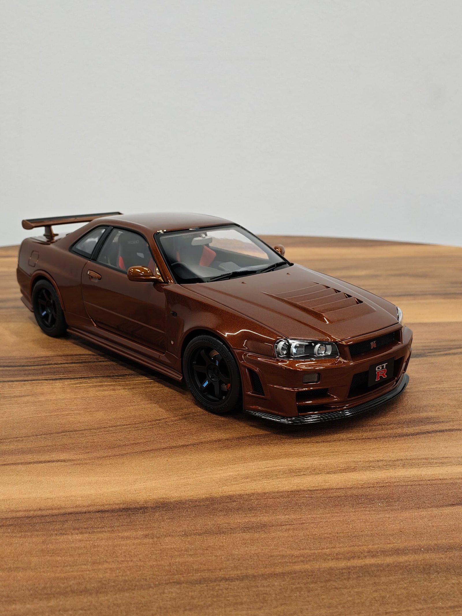 Nissan Skyline GT-R (R34) Bronze 1:18 - Image 4