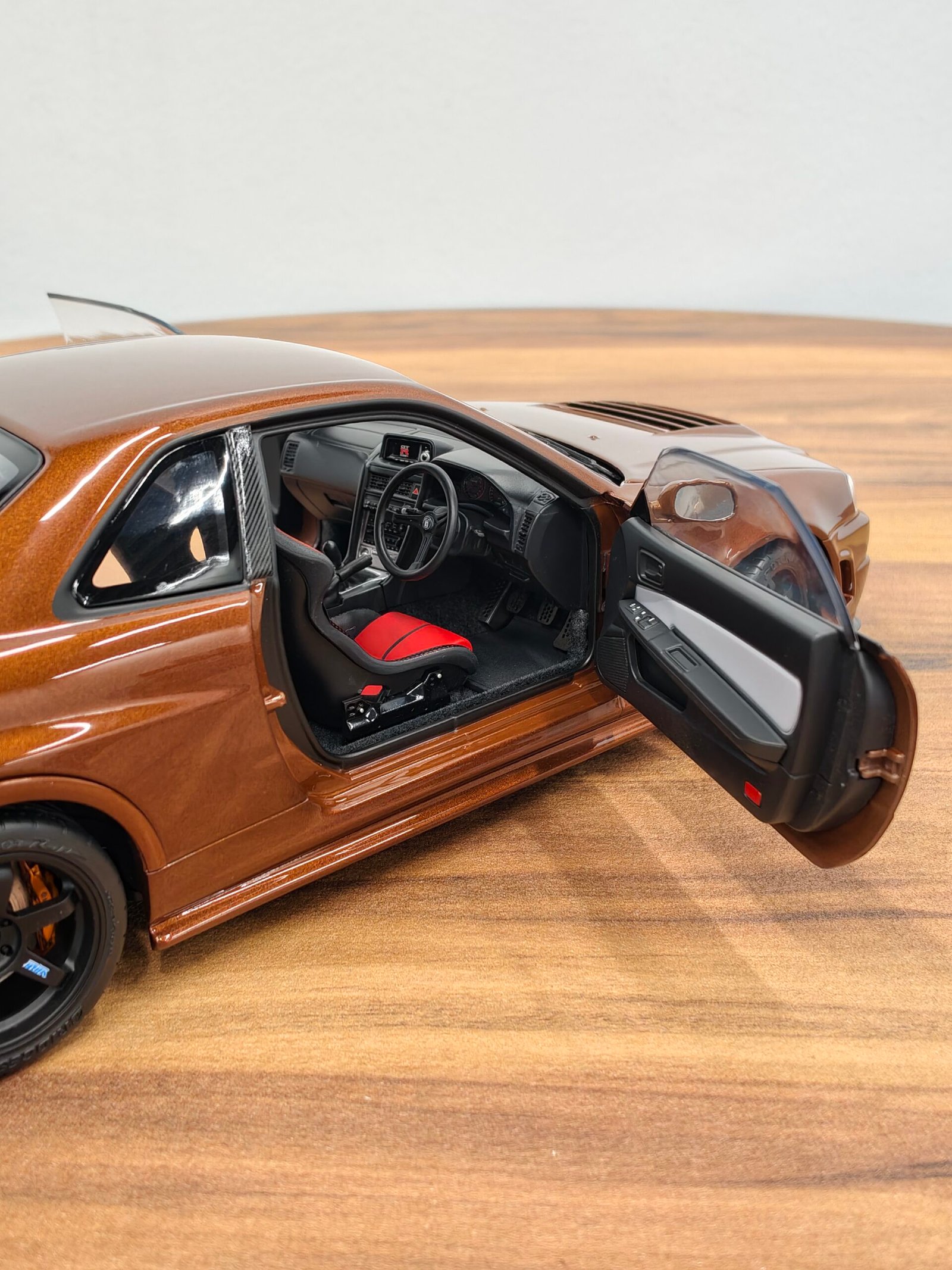 Nissan Skyline GT-R (R34) Bronze 1:18 - Image 5