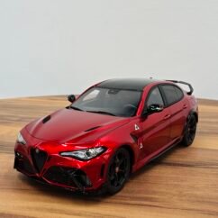 Alfa Romeo Giulia GTAM 1:18 Red