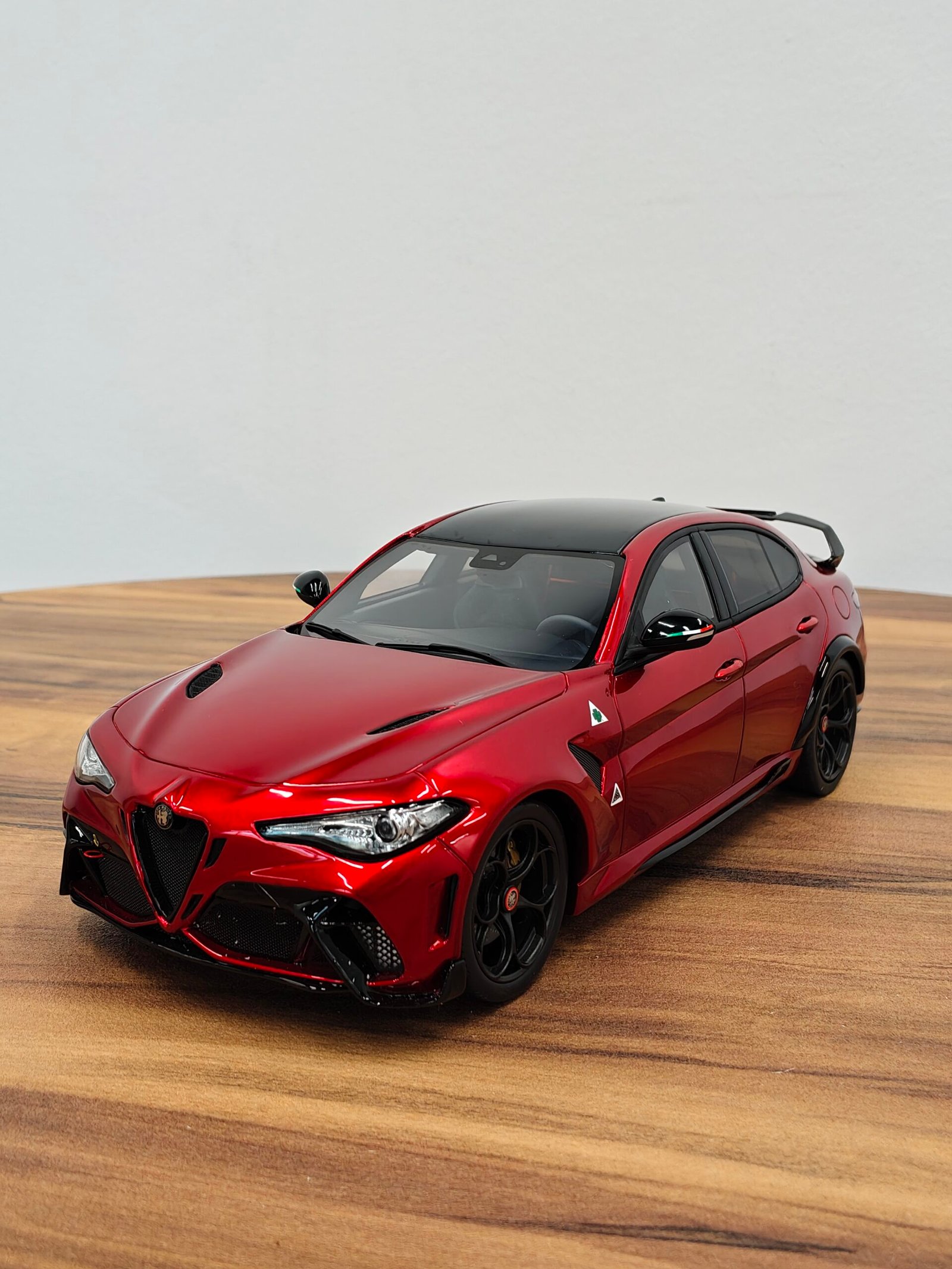 Alfa Romeo Giulia GTAM 1:18 Red