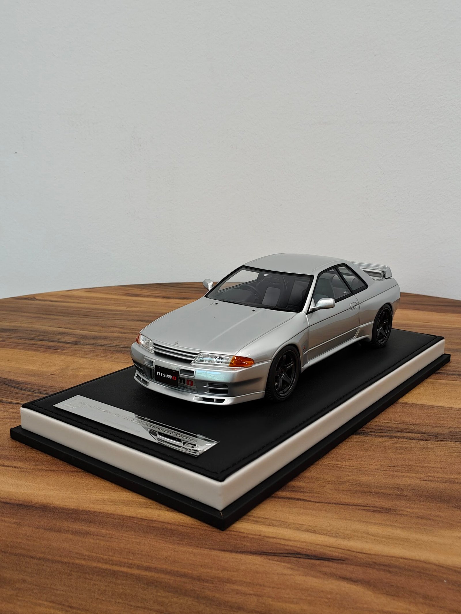 Nissan Skyline GT-R (R32) Silver 15/99 Scale 1/18 Customized Version Nissan Skyline GT-R (R32) Silver 15/99 Scale 1/18 Customized Version