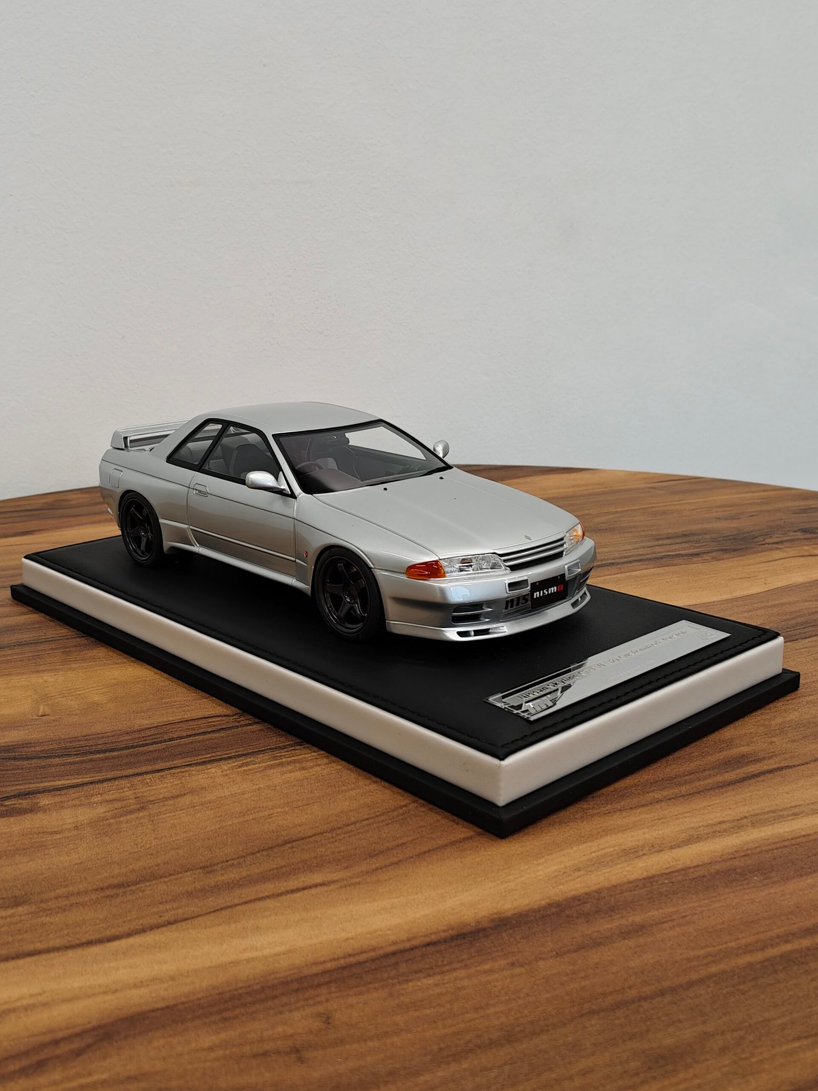 Nissan Skyline GT-R (R32) Silver 15/99 Scale 1/18 Customized Version Nissan Skyline GT-R (R32) Silver 15/99 Scale 1/18 Customized Version - Image 4