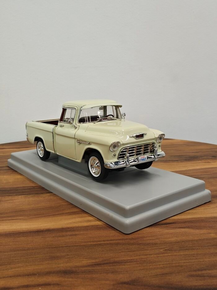 55 Chevy 3100 Cameo (White) 1:18 - Image 4