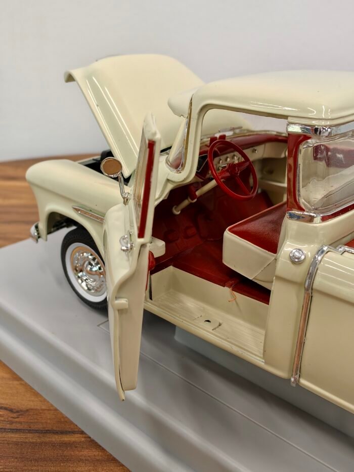 55 Chevy 3100 Cameo (White) 1:18 - Image 7