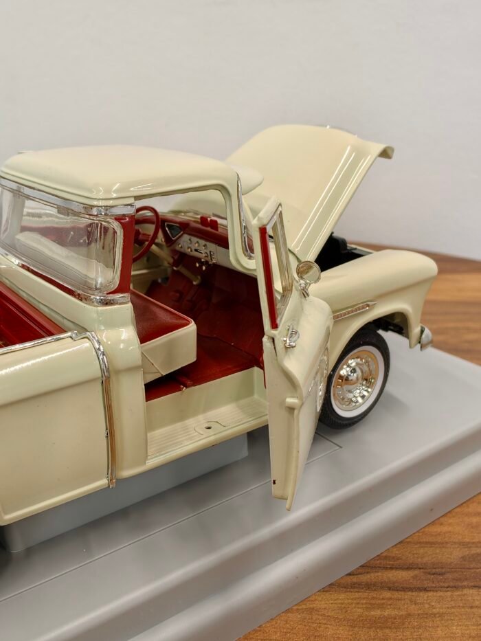 55 Chevy 3100 Cameo (White) 1:18 - Image 8