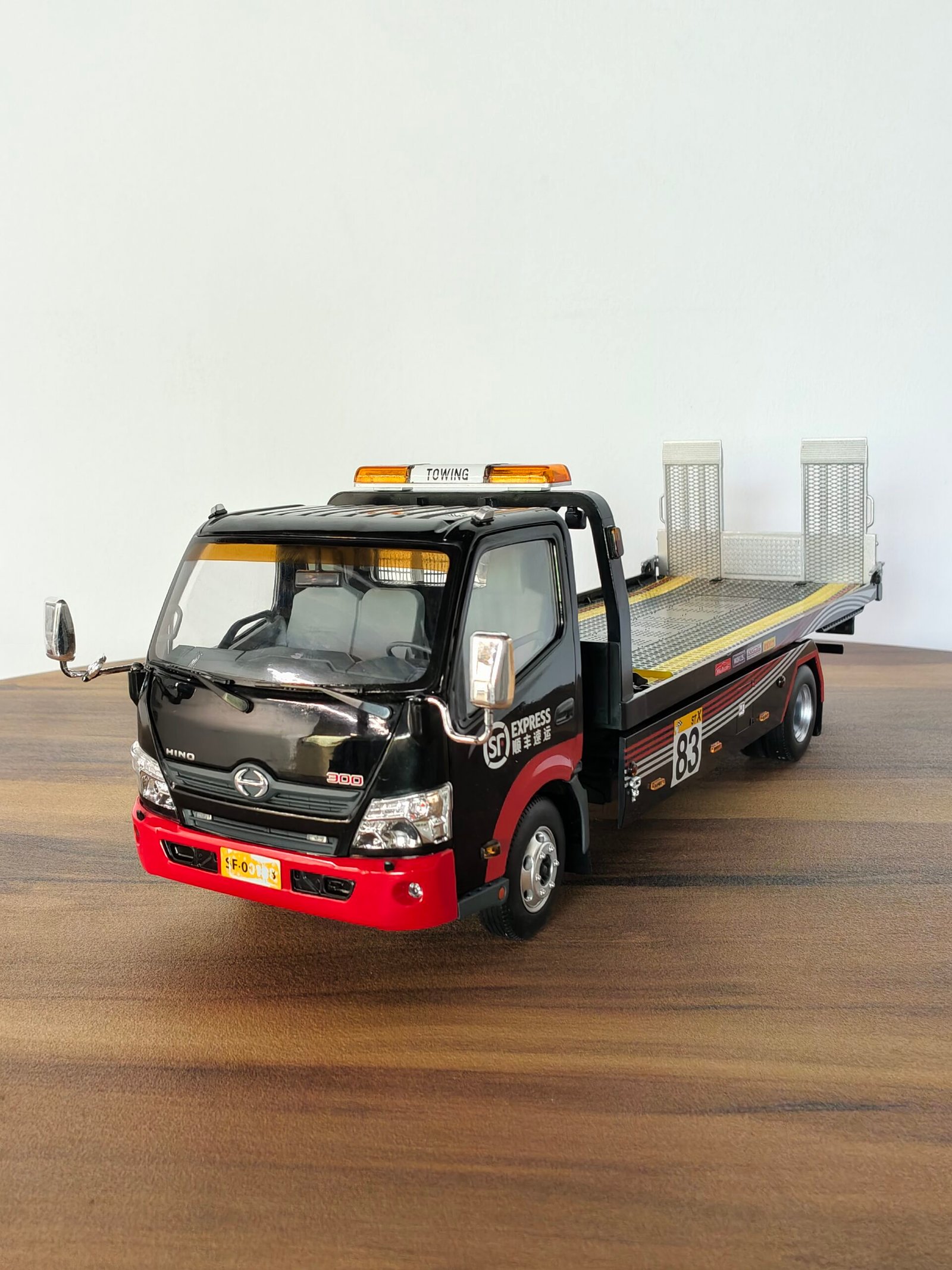Hino 300 SF Express Flatbed Tow Truck 1/18 Black