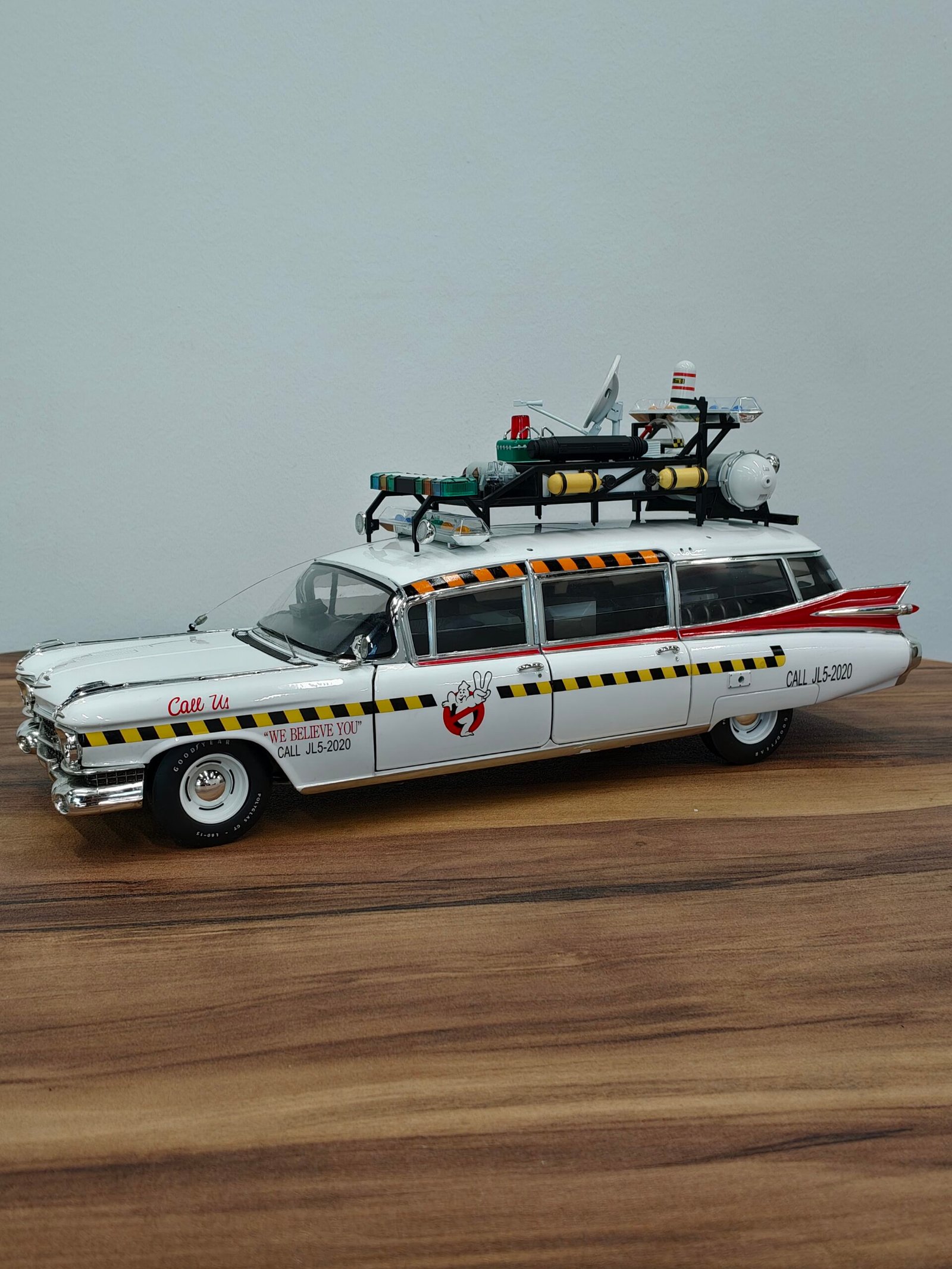 GHOSTBUSTERS II White 1:18 - Image 2