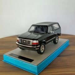 Ford BRONCO 1992 (Black) Scale 1/18