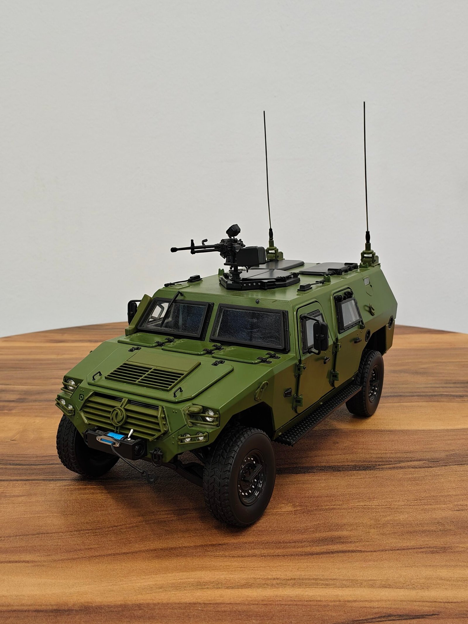 Dongfeng Warrior Military SUV'S (GREEN) SCALE 1/18 Dongfeng Warrior Military SUV'S (GREEN) SCALE 1/18