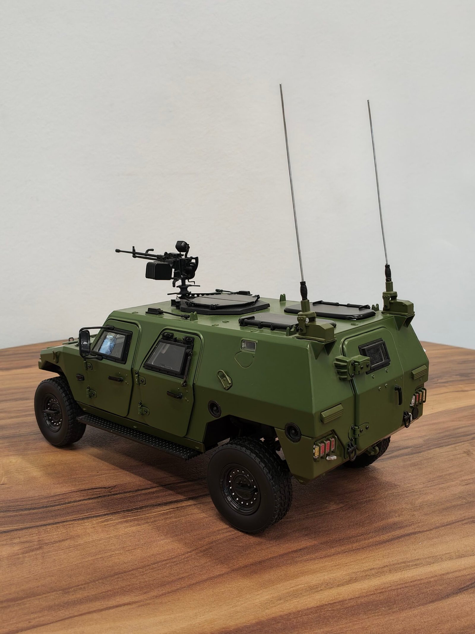 Dongfeng Warrior Military SUV'S (GREEN) SCALE 1/18 Dongfeng Warrior Military SUV'S (GREEN) SCALE 1/18 - Image 2