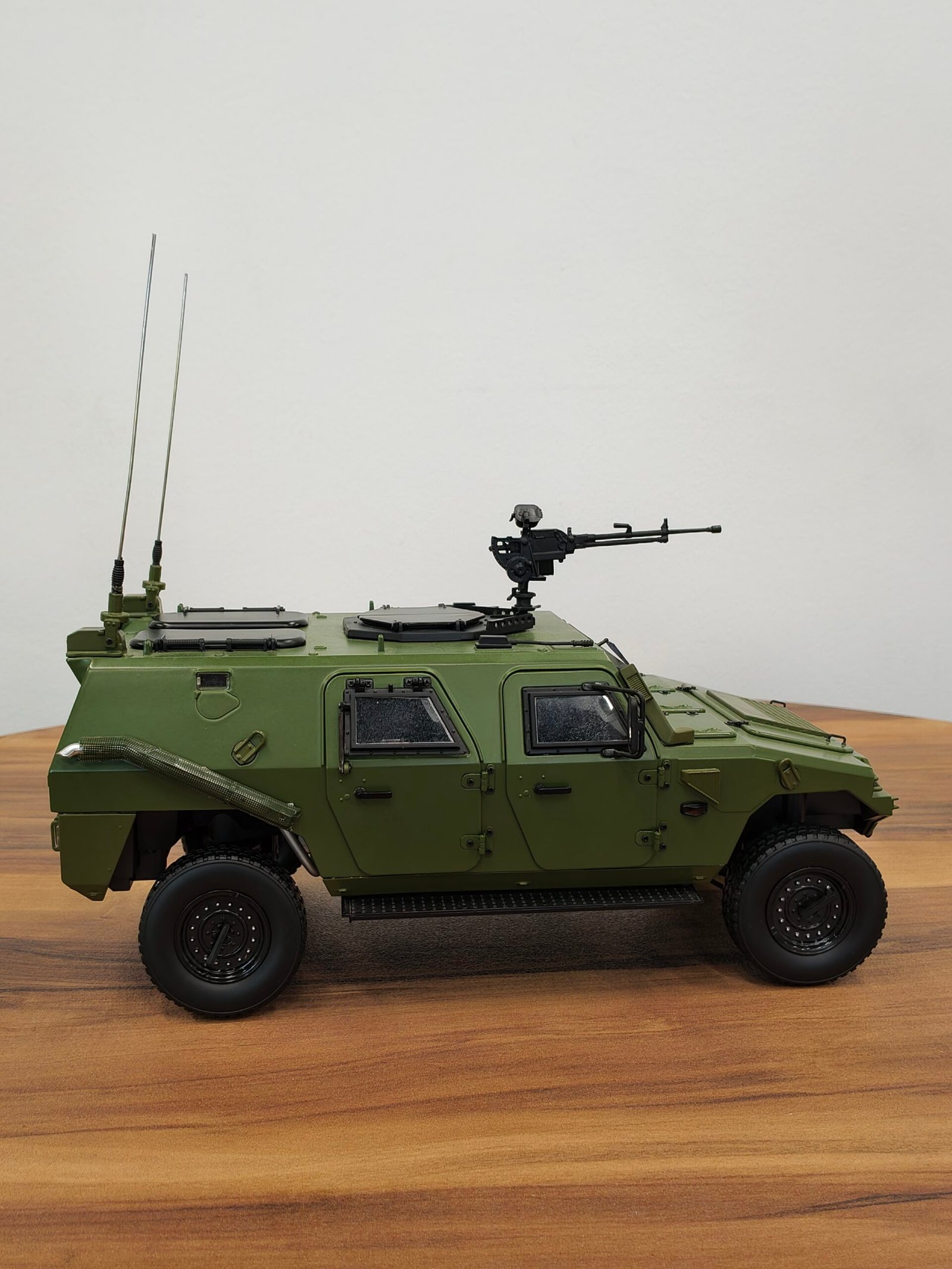 Dongfeng Warrior Military SUV'S (GREEN) SCALE 1/18 Dongfeng Warrior Military SUV'S (GREEN) SCALE 1/18 - Image 3