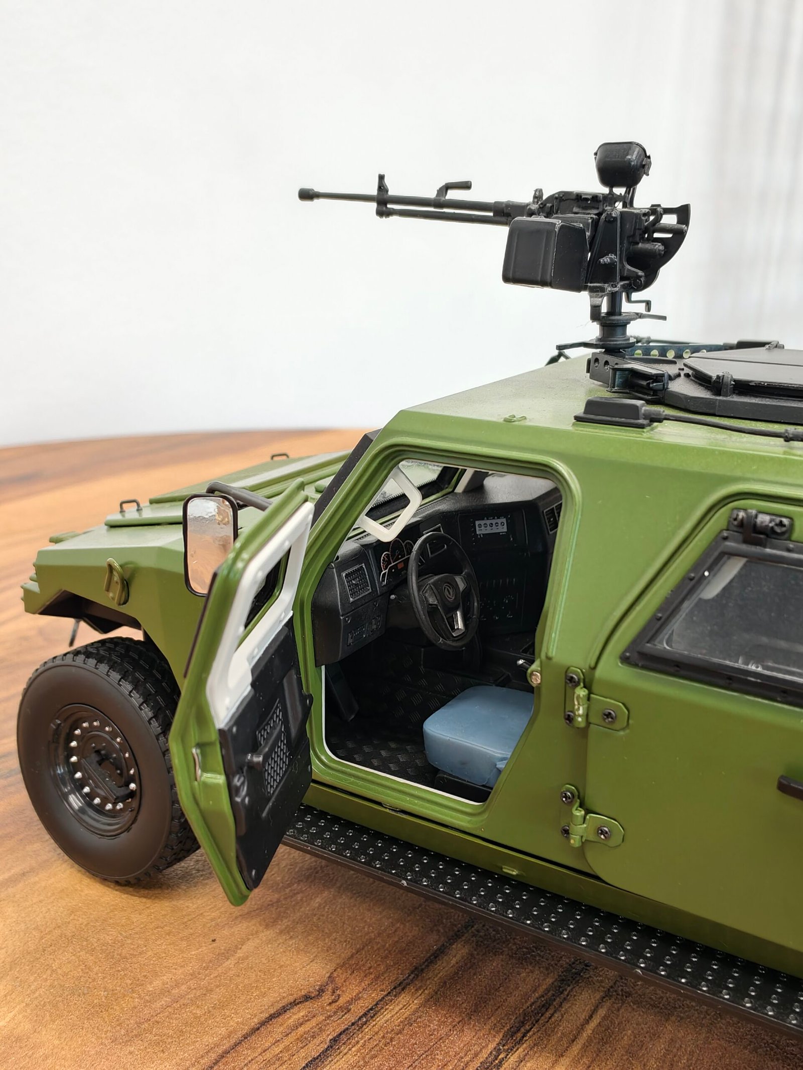 Dongfeng Warrior Military SUV'S (GREEN) SCALE 1/18 Dongfeng Warrior Military SUV'S (GREEN) SCALE 1/18 - Image 5