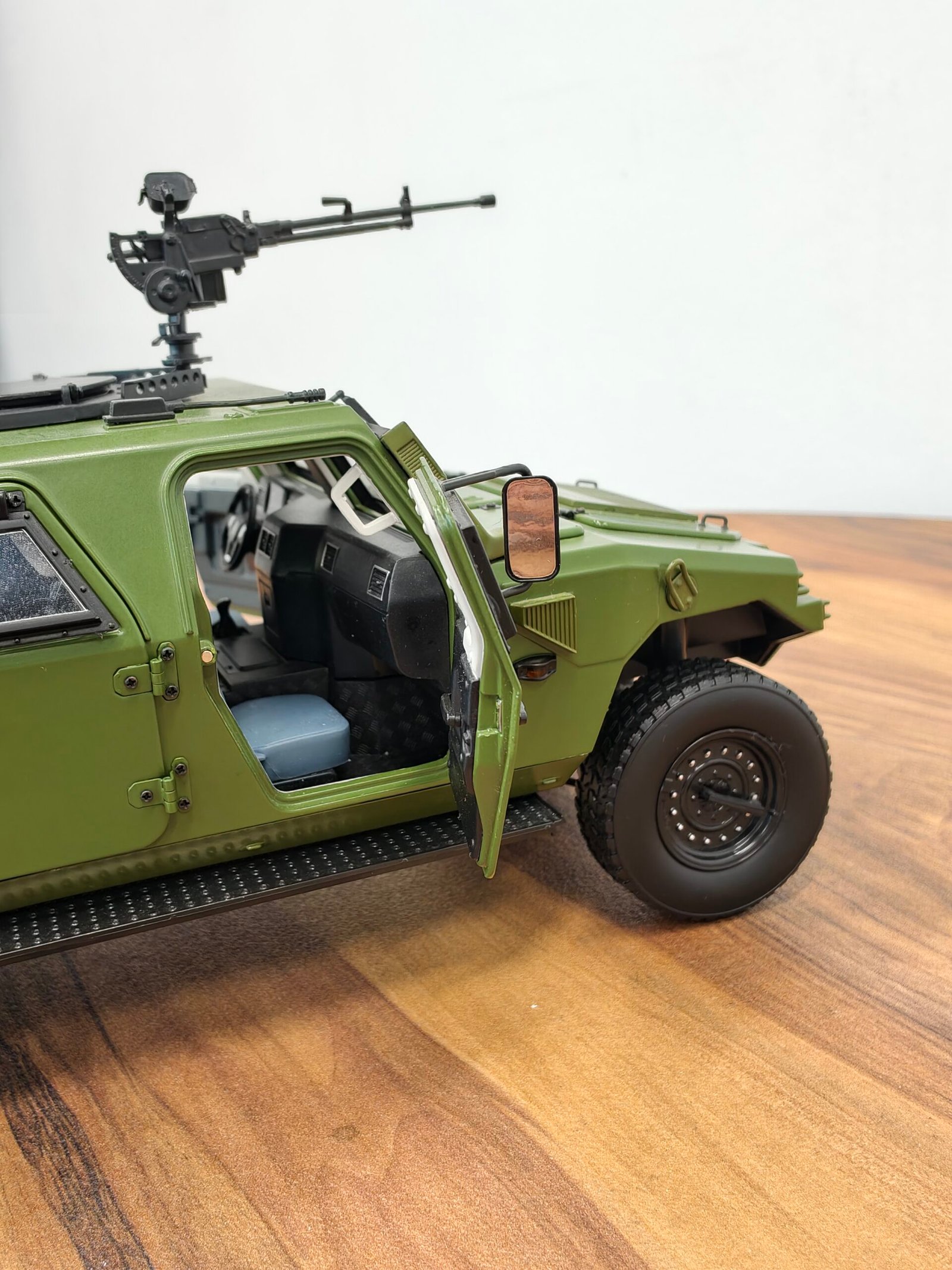 Dongfeng Warrior Military SUV'S (GREEN) SCALE 1/18 Dongfeng Warrior Military SUV'S (GREEN) SCALE 1/18 - Image 6