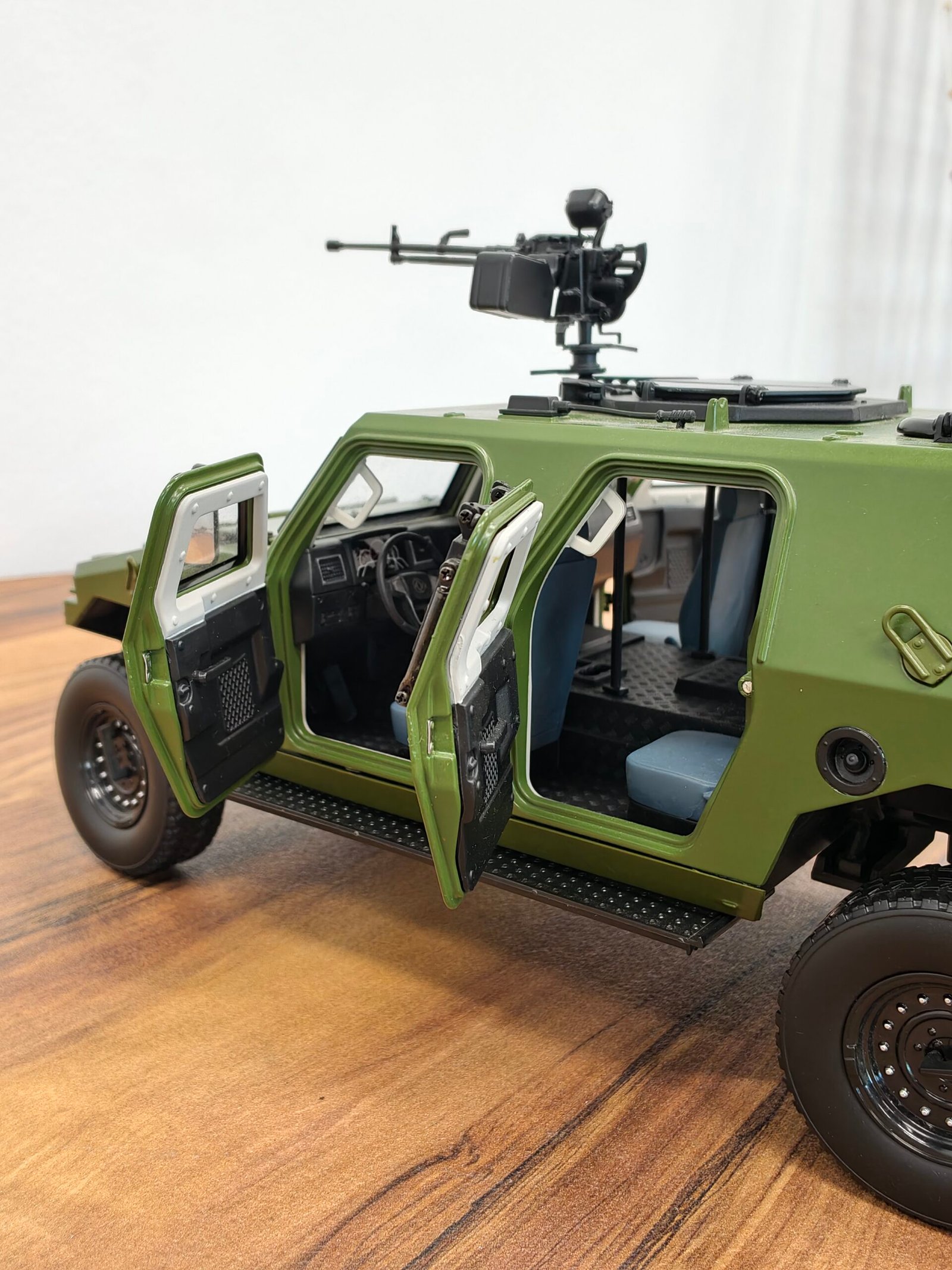 Dongfeng Warrior Military SUV'S (GREEN) SCALE 1/18 Dongfeng Warrior Military SUV'S (GREEN) SCALE 1/18 - Image 7