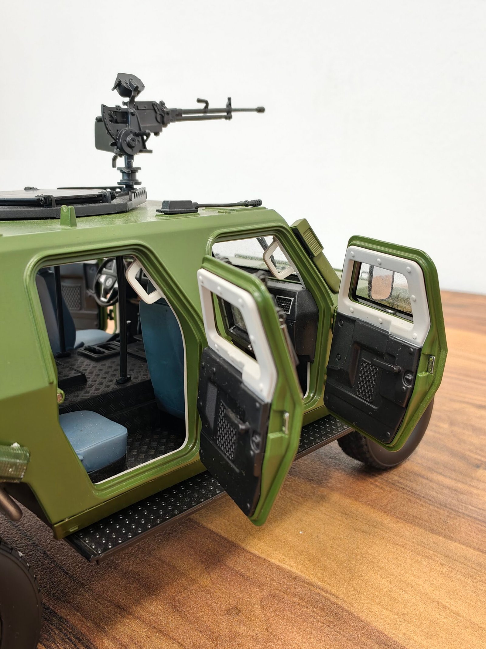 Dongfeng Warrior Military SUV'S (GREEN) SCALE 1/18 Dongfeng Warrior Military SUV'S (GREEN) SCALE 1/18 - Image 8