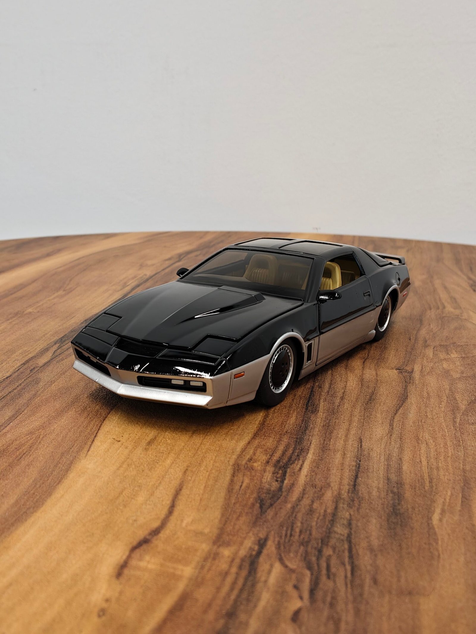 Knight Rider (Black & Silver) 1:24
