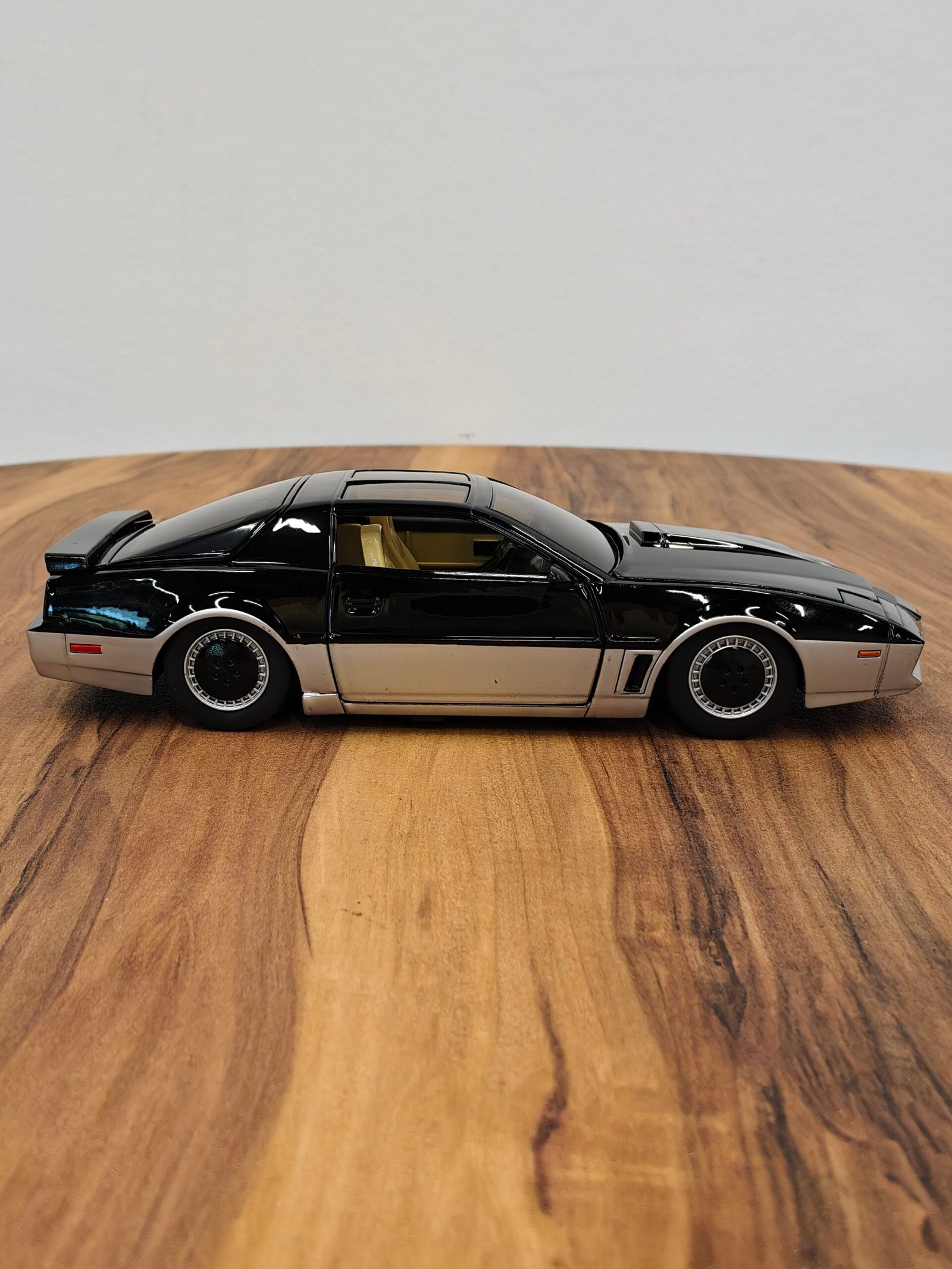 Knight Rider (Black & Silver) 1:24 - Image 2