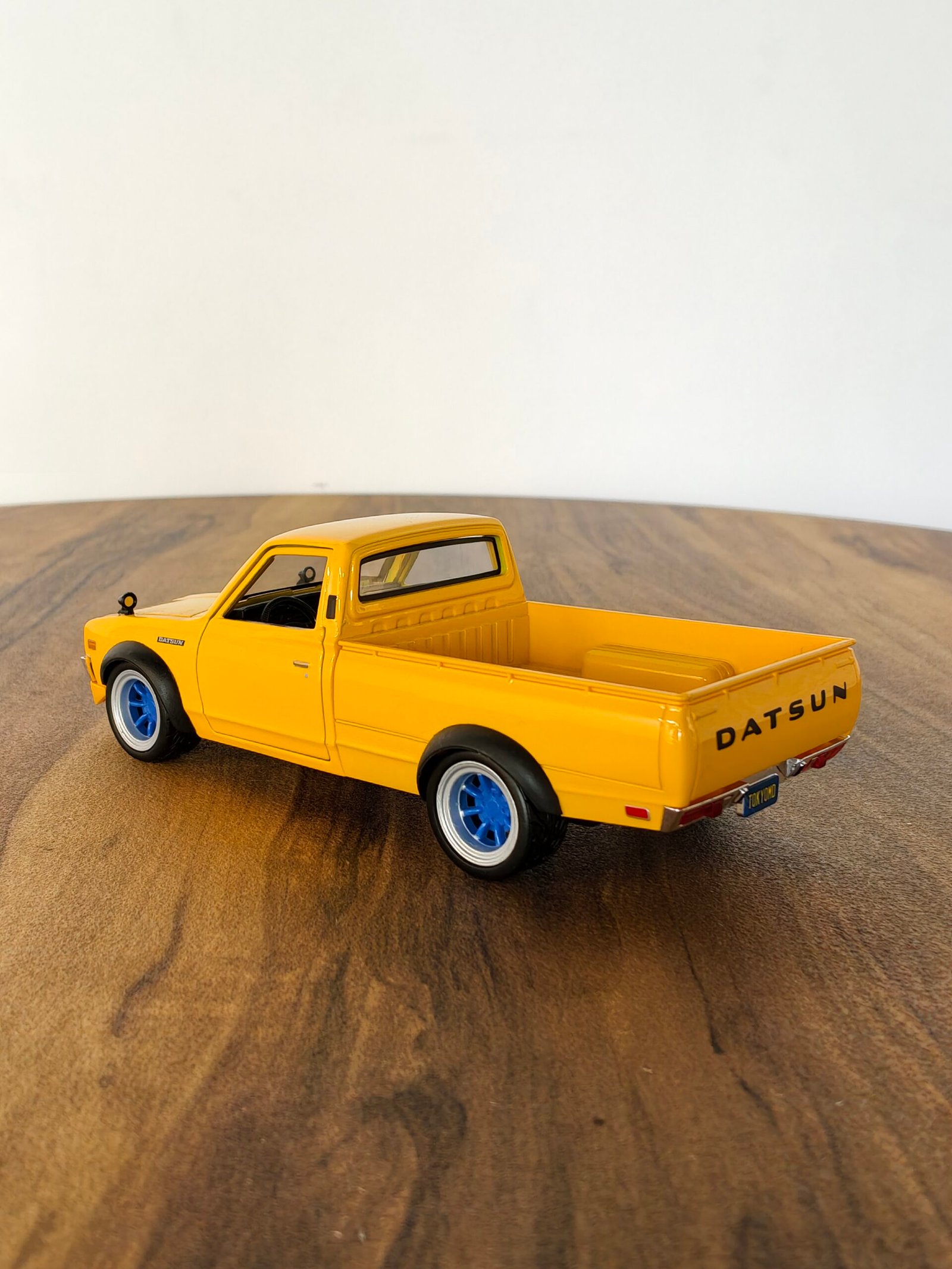 1973 Datsun 620 Pick Up (Yellow) 1:24 - Image 2
