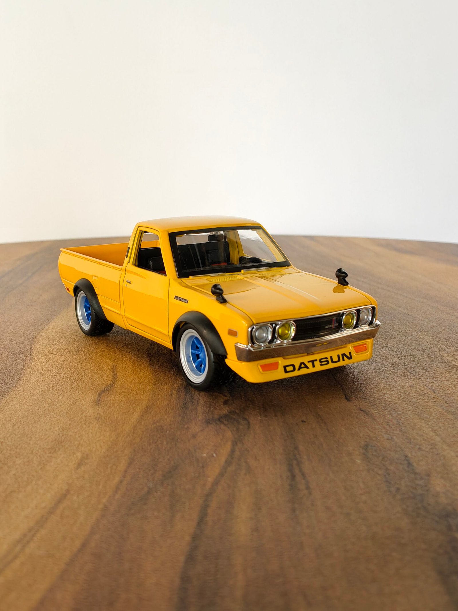 1973 Datsun 620 Pick Up (Yellow) 1:24 - Image 4
