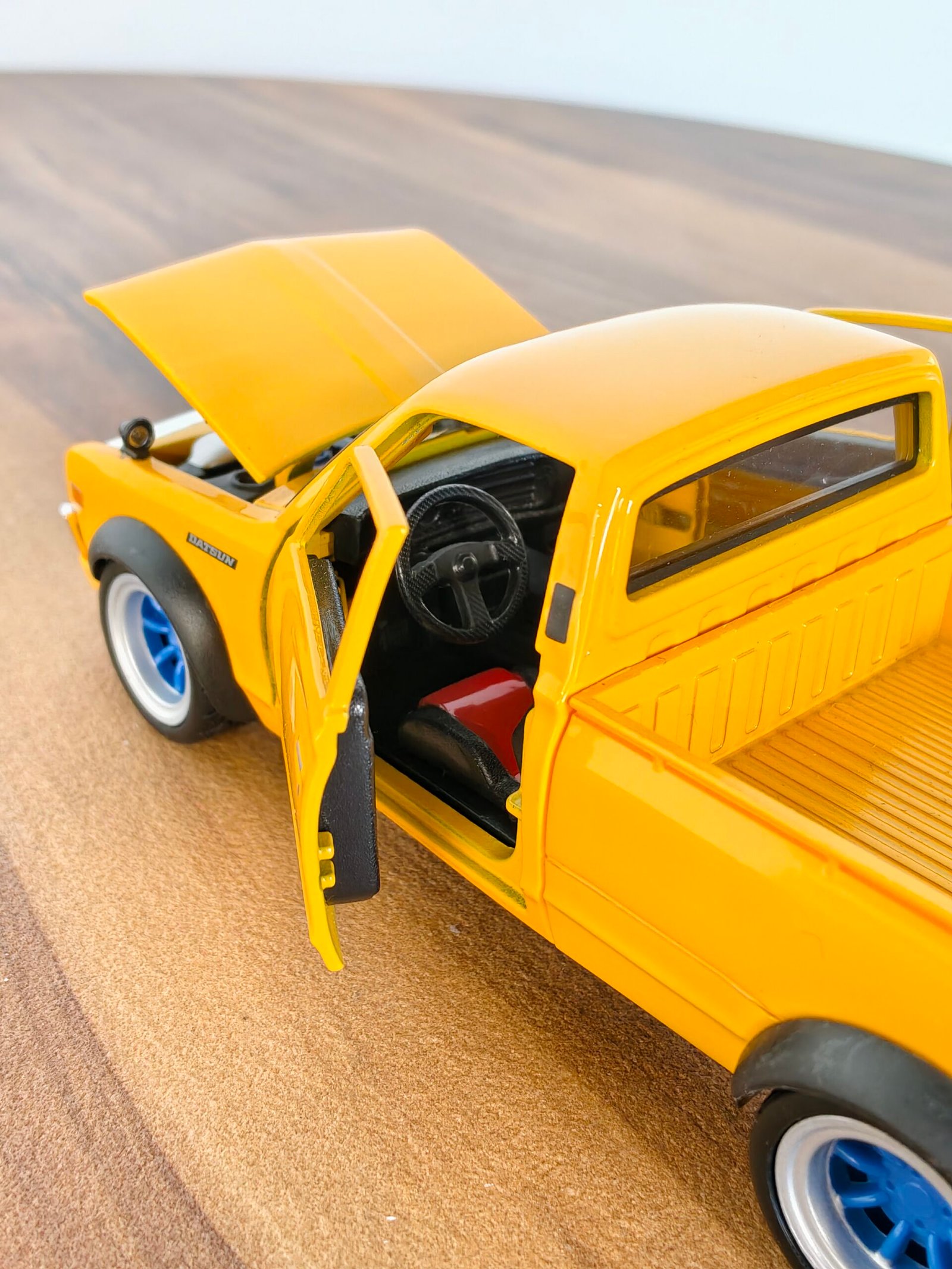 1973 Datsun 620 Pick Up (Yellow) 1:24 - Image 5