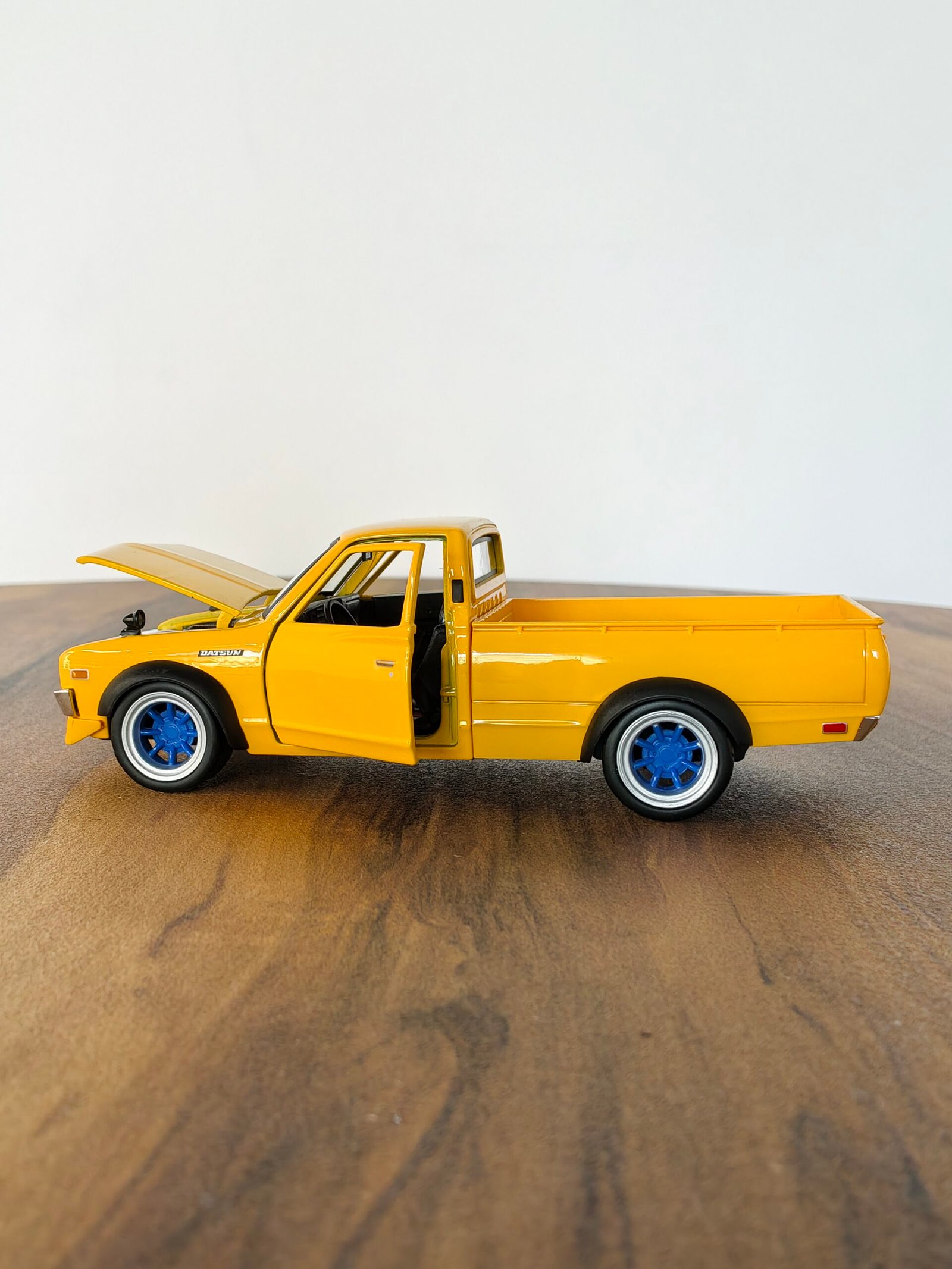 1973 Datsun 620 Pick Up (Yellow) 1:24 - Image 8