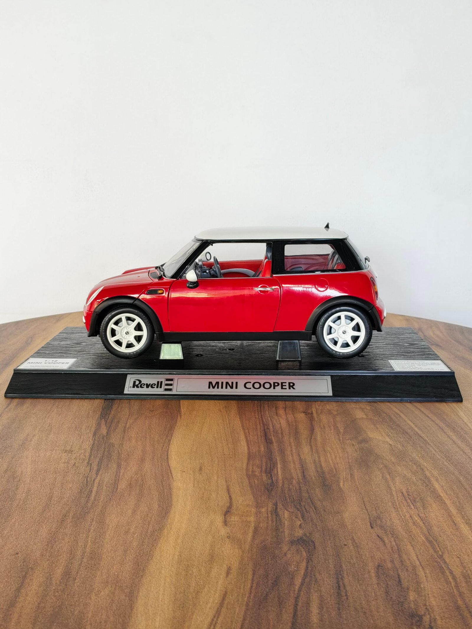 Revell Mini Cooper (White Red) 1:12 - Image 4