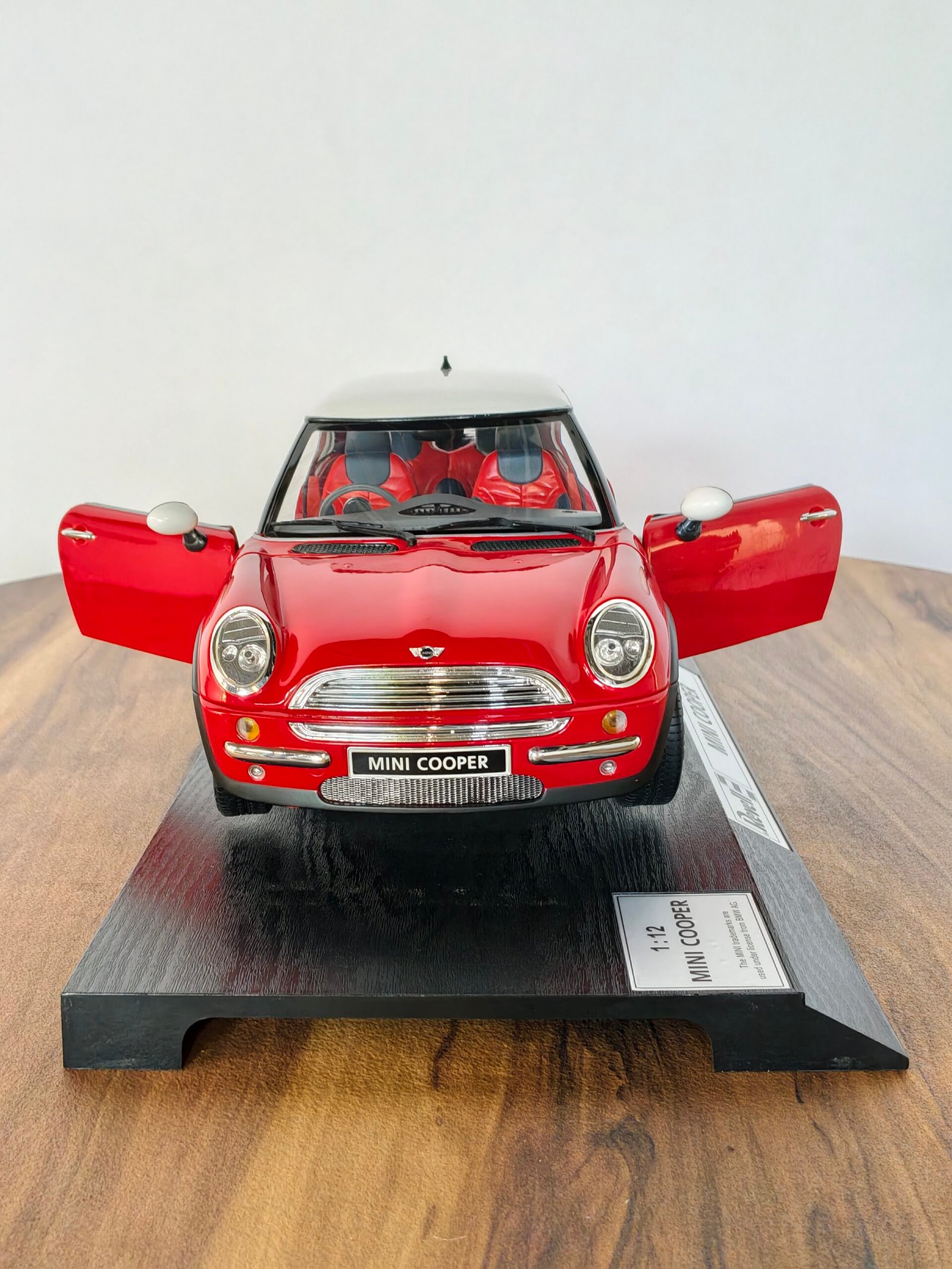 Revell Mini Cooper (White Red) 1:12 - Image 8