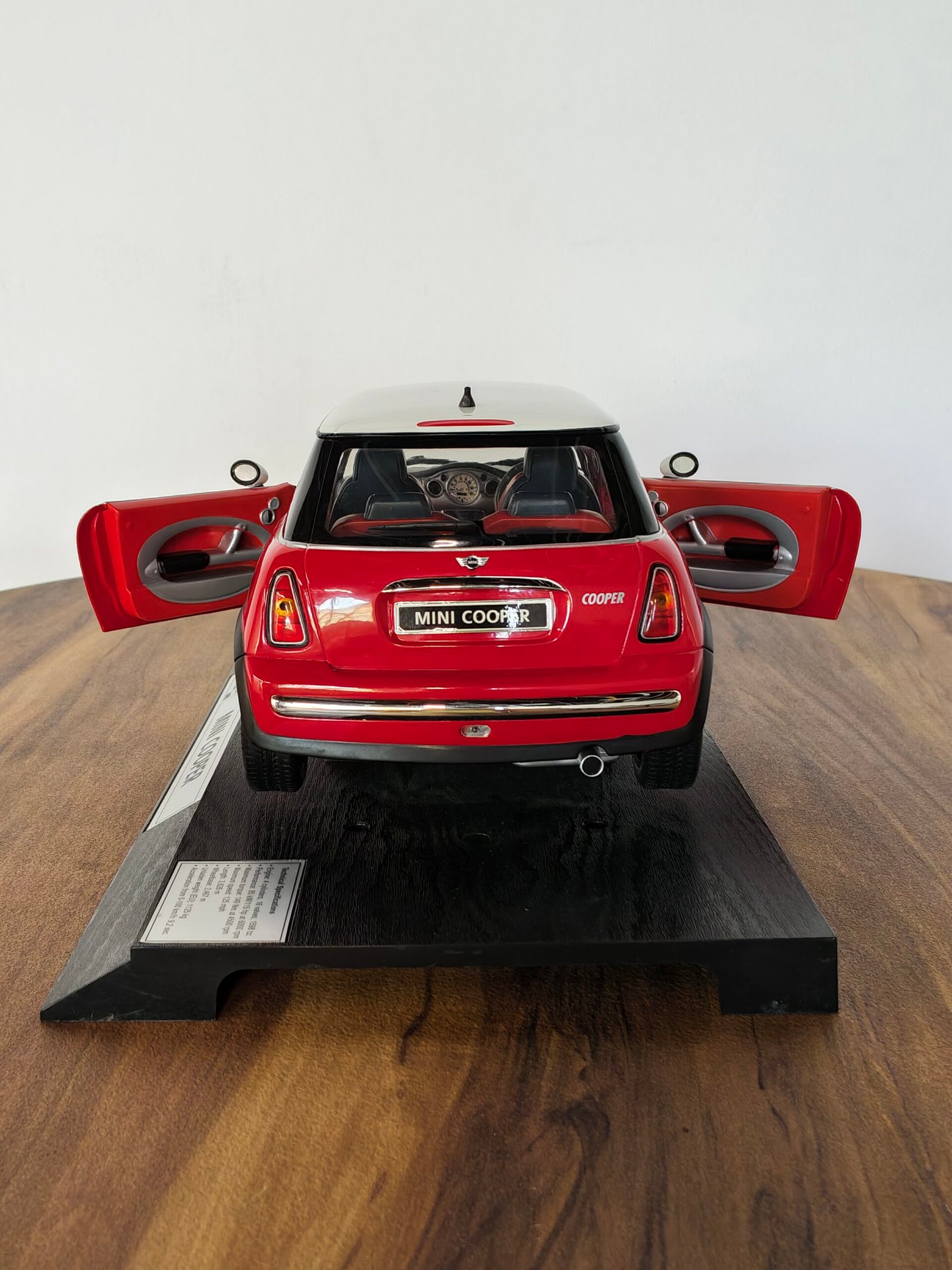 Revell Mini Cooper (White Red) 1:12 - Image 9