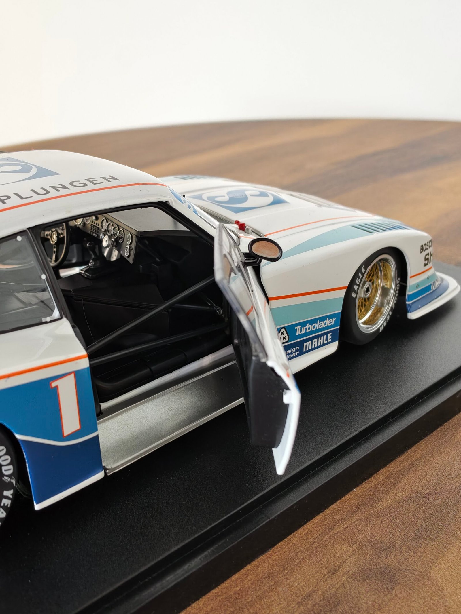 Ford Capri Turbo Gruppe 5 (White with Blue) 1:18 - Image 7