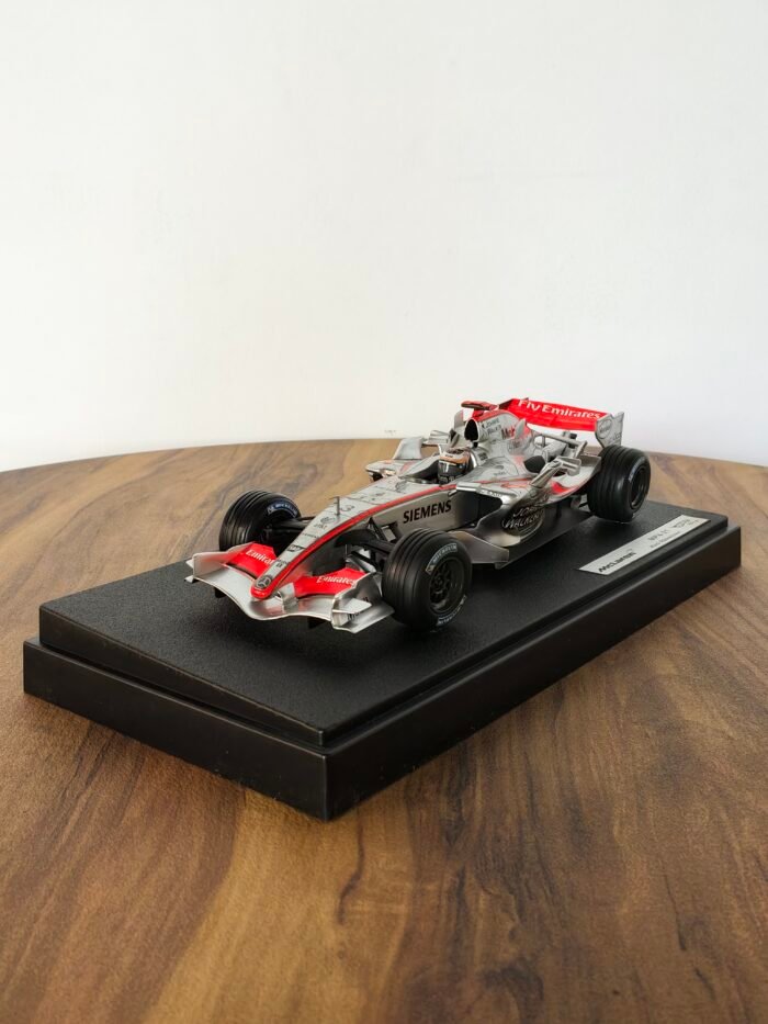 Mclaren  Mp4-21 Kimi Raikonen (Silver with Red) 1:18 - Image 2