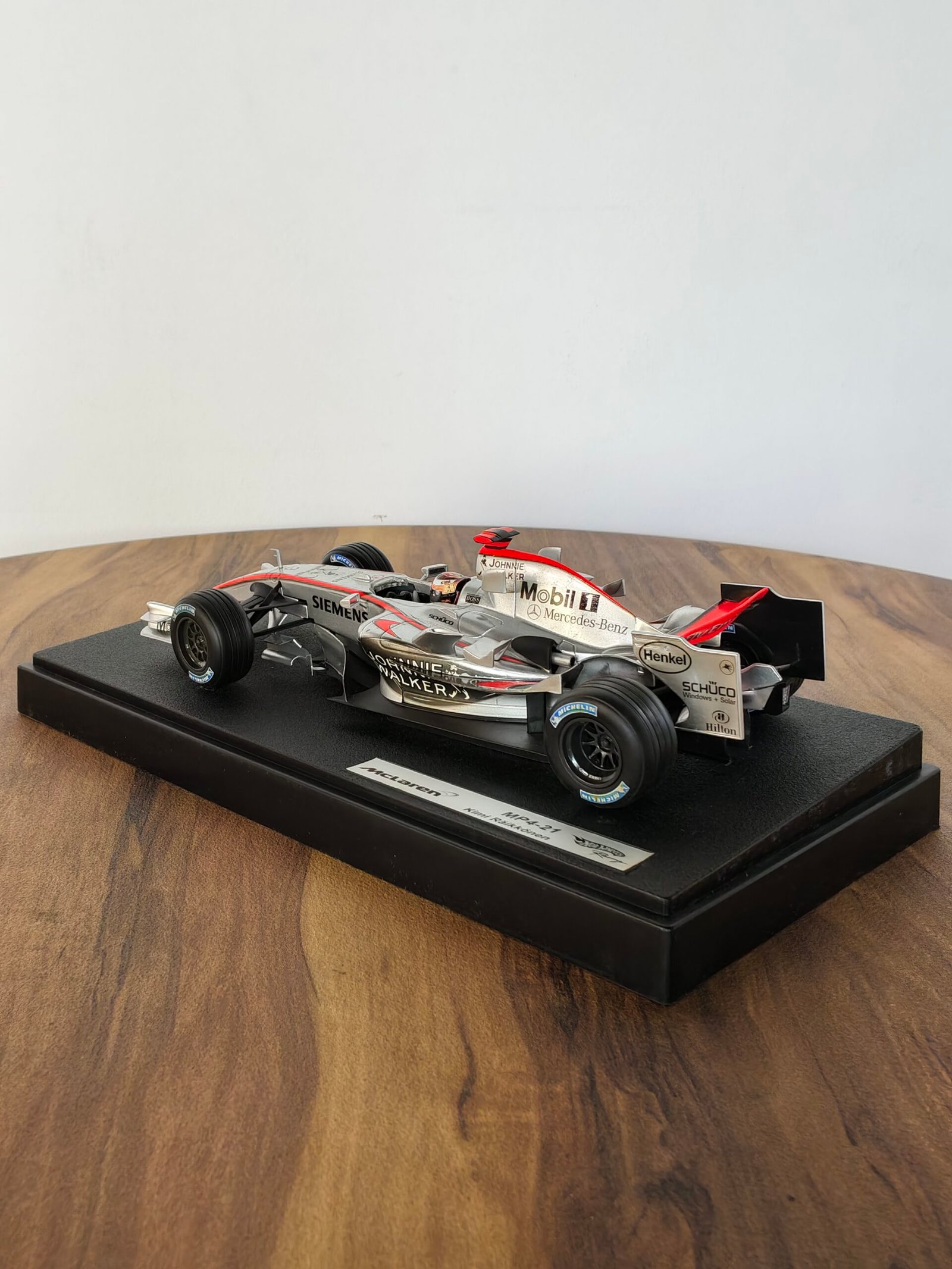 Mclaren  Mp4-21 Kimi Raikonen (Silver with Red) 1:18 - Image 3