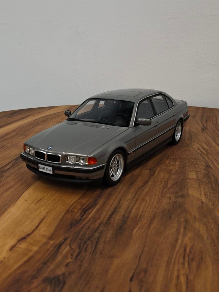 BMW E38 750 iL 1:18 Gray Mettalic