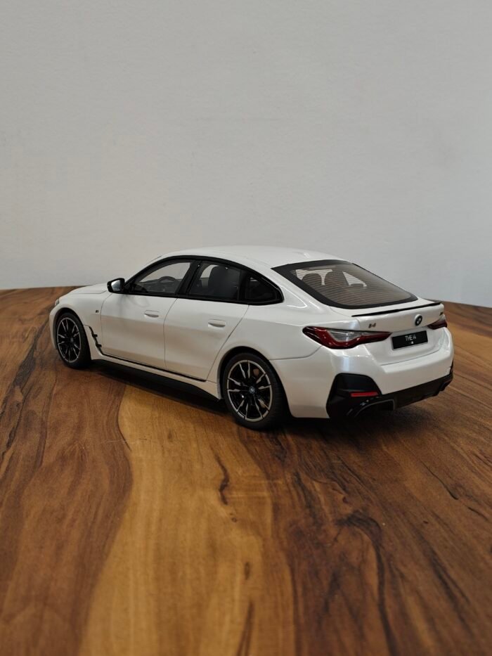 BMW i4 M50 White 1:18 - Image 2