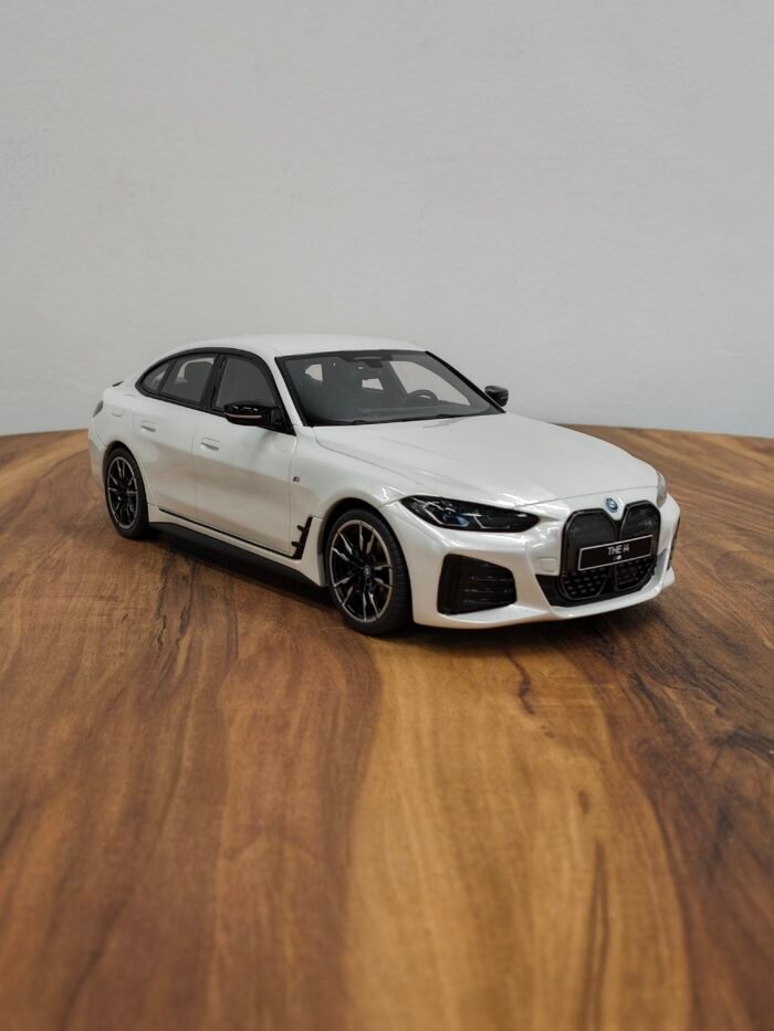 BMW i4 M50 White 1:18 - Image 4