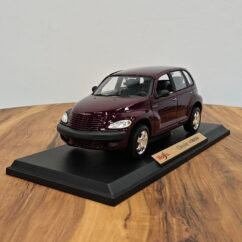 Chrysler PT Cruiser 1:18 Purple