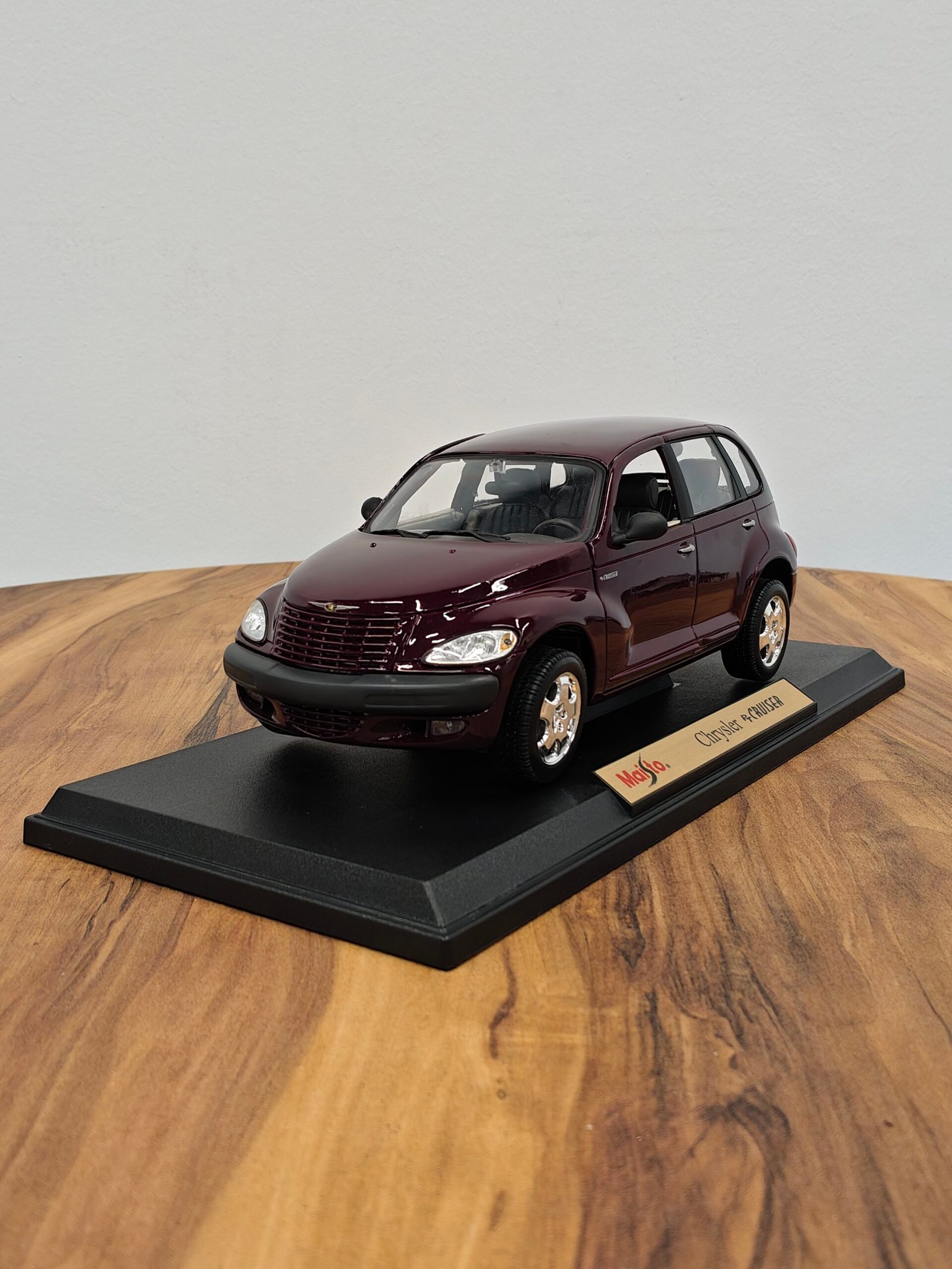 Chrysler PT Cruiser 1:18 Purple