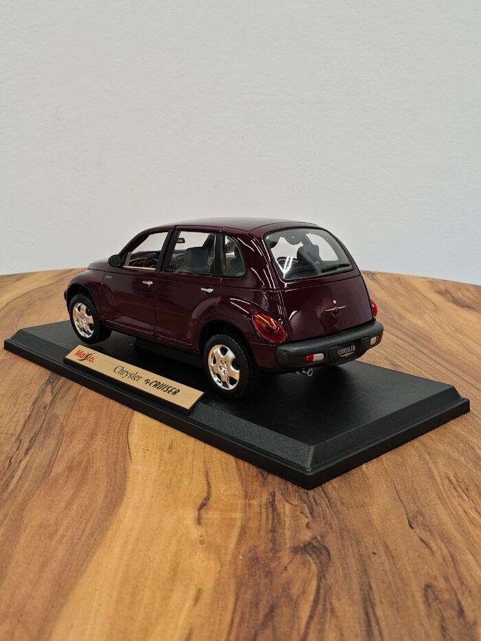 Chrysler PT Cruiser 1:18 Purple - Image 2
