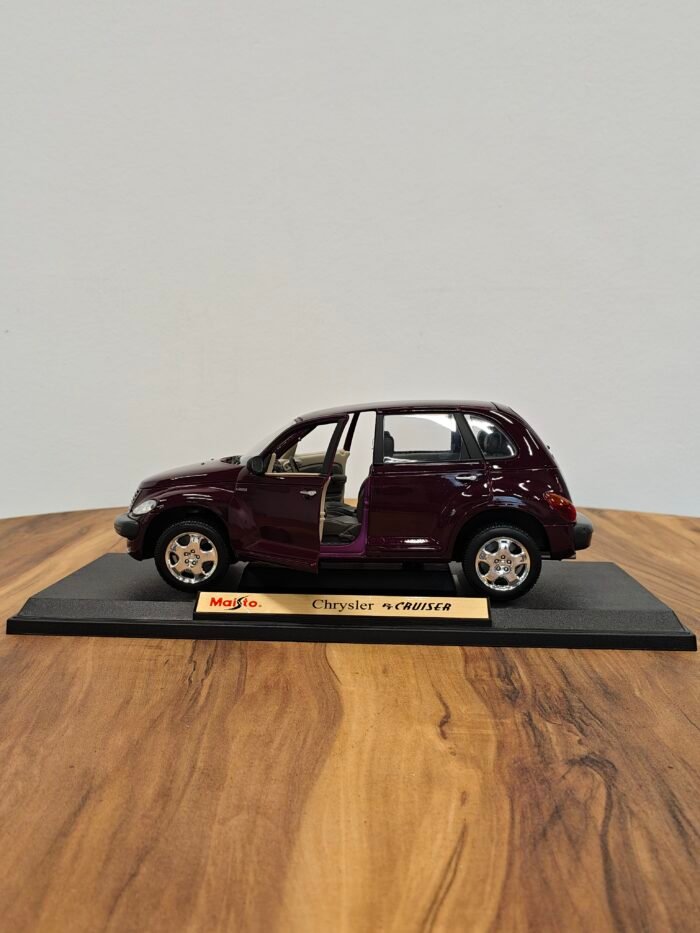 Chrysler PT Cruiser 1:18 Purple - Image 4