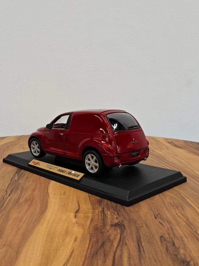 Chrysler PT Cruiser 1:18 Red - Image 2