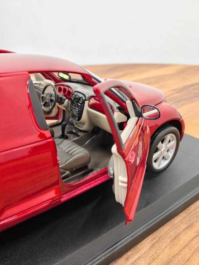 Chrysler PT Cruiser 1:18 Red - Image 6