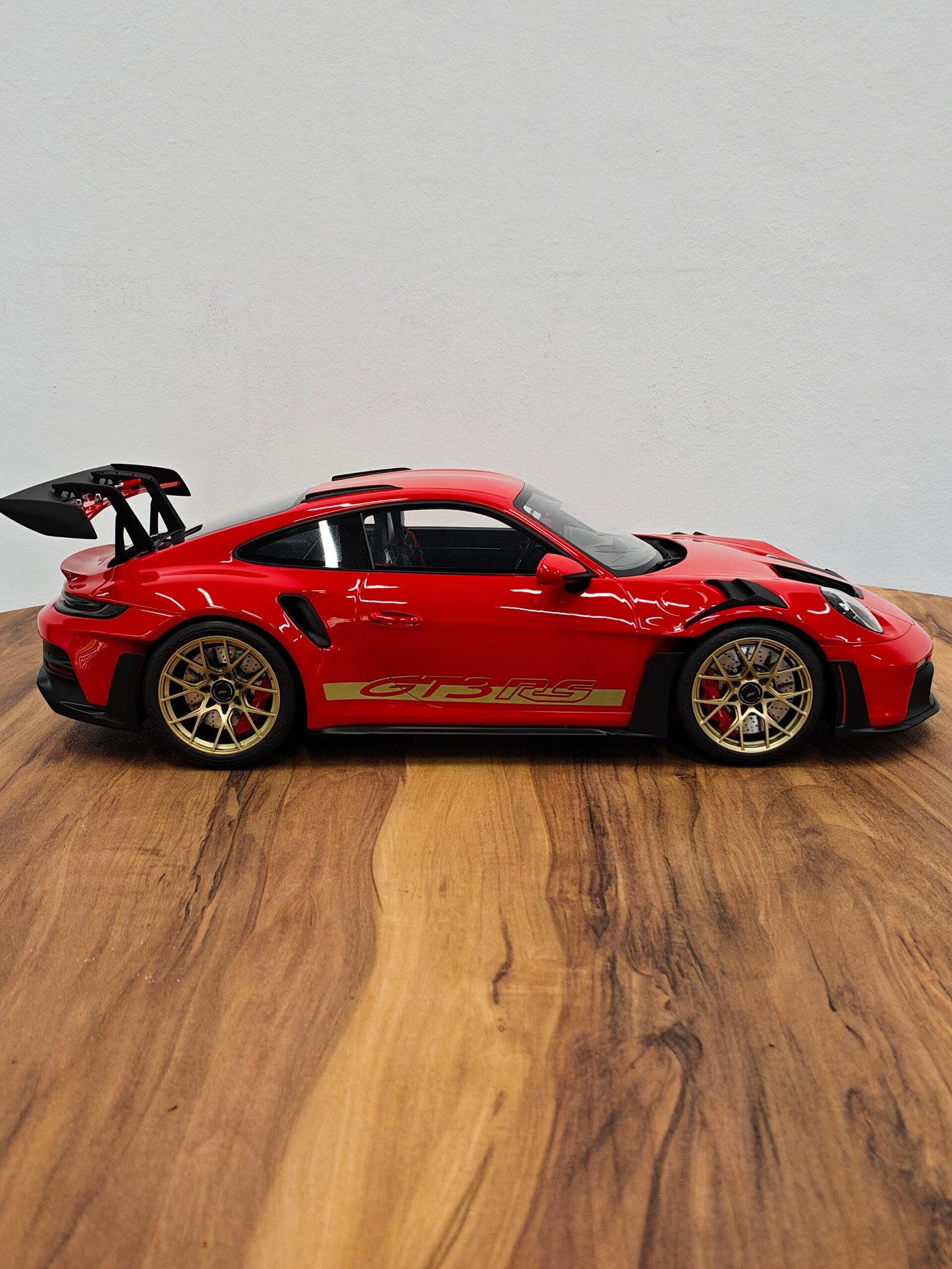 Porsche 911 (992) GT3 RS (Red) Scale 1/12 - Image 3