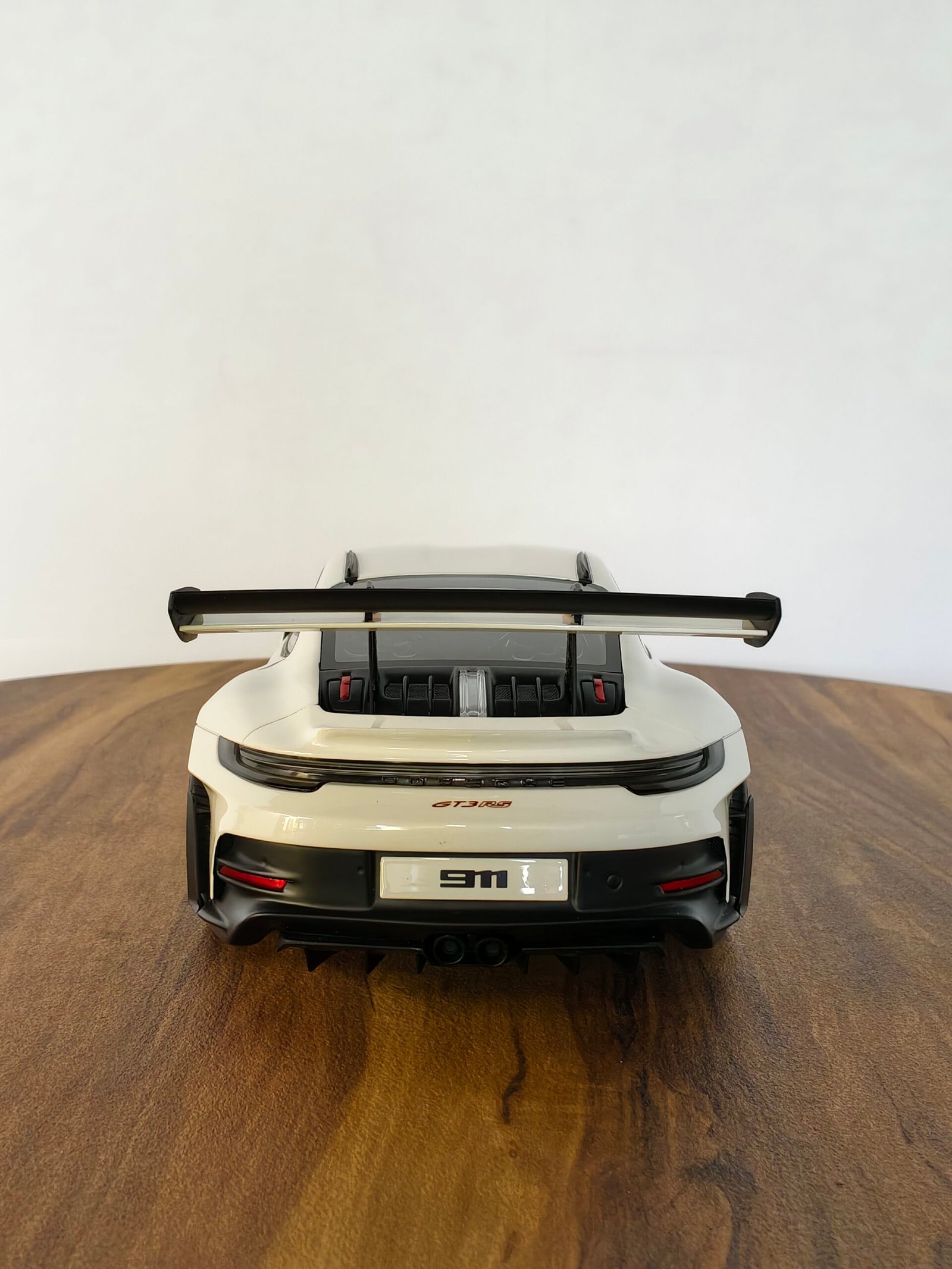 Porsche 911 (992) GT3 RS (White) Scale 1/12 - Image 5