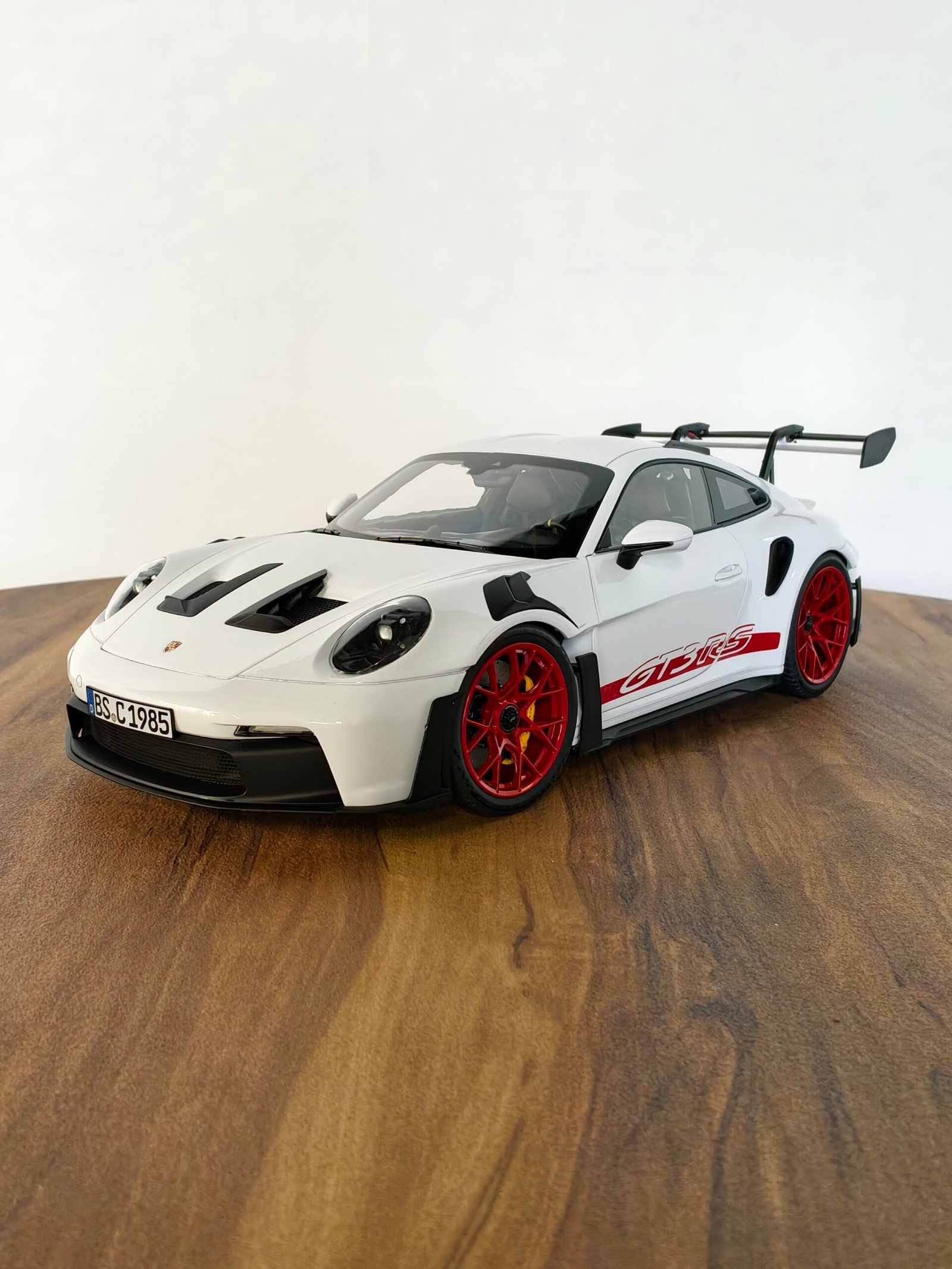 Porsche 911 GT3 RS (White) Scale 1/12