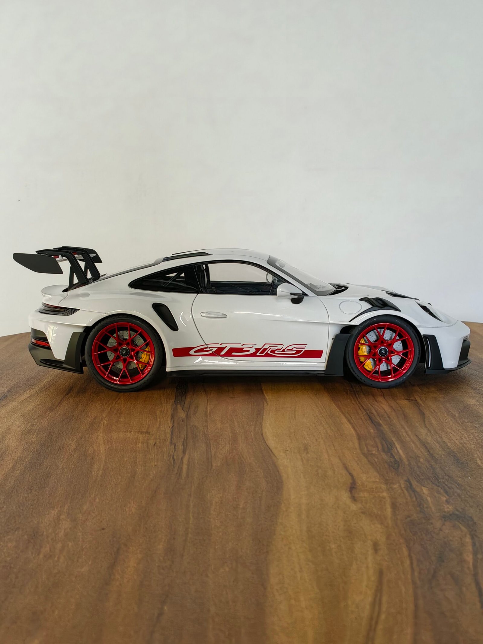 Porsche 911 GT3 RS (White) Scale 1/12 - Image 3