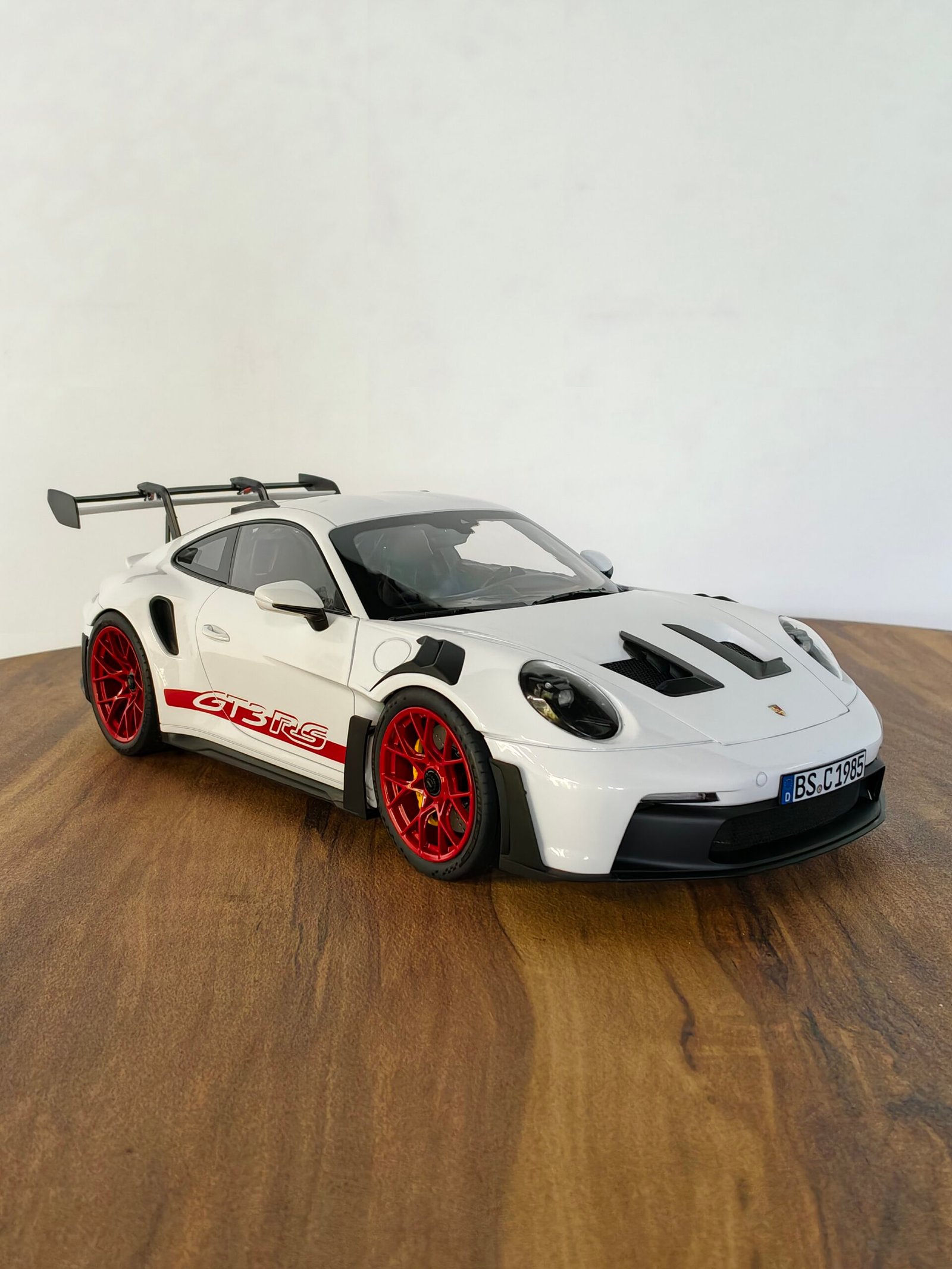 Porsche 911 GT3 RS (White) Scale 1/12 - Image 4