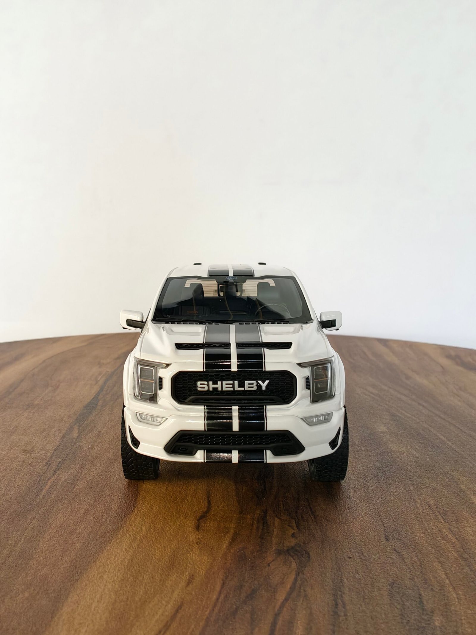 Ford GT 415 Shelby F-150 White 1:18 - Image 5