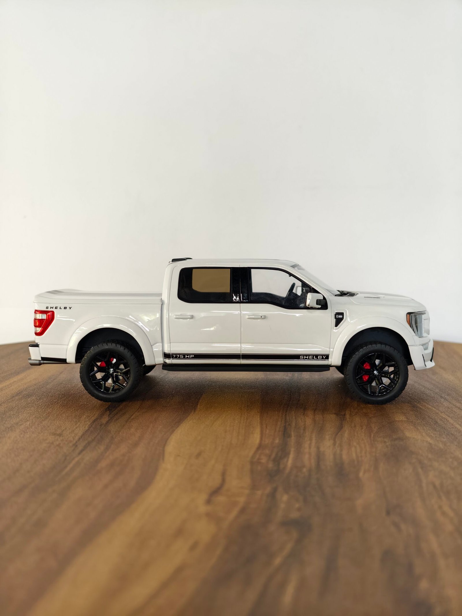 Ford GT 415 Shelby F-150 White 1:18 - Image 3